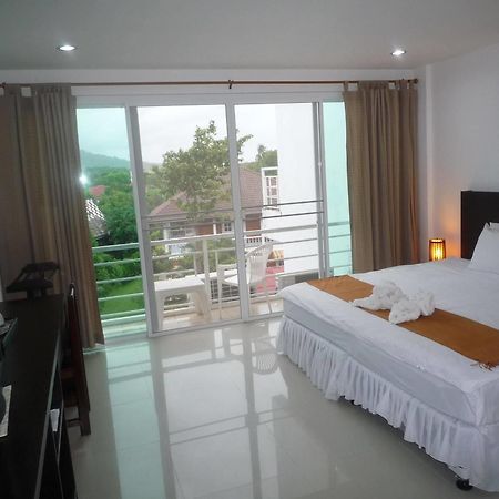 Baan Oui Phuket Guest House Nai Harn Екстериор снимка